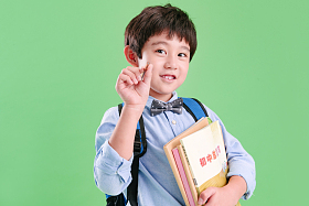 背书包的快乐小学生