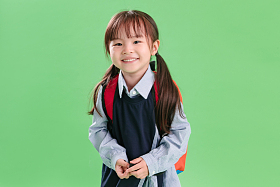 背书包的快乐小学生