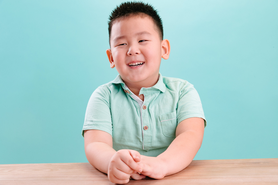 小男孩的可爱表情
