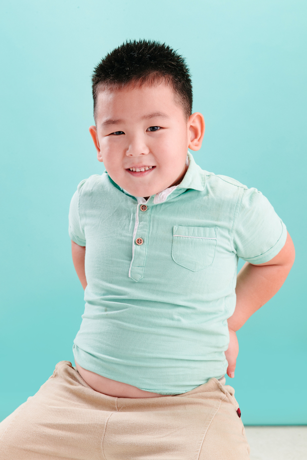 小男孩的可爱表情