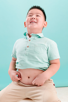 小男孩的可爱表情