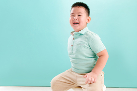 小男孩的可爱表情