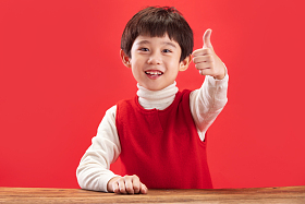 可爱的小男孩过新年图片