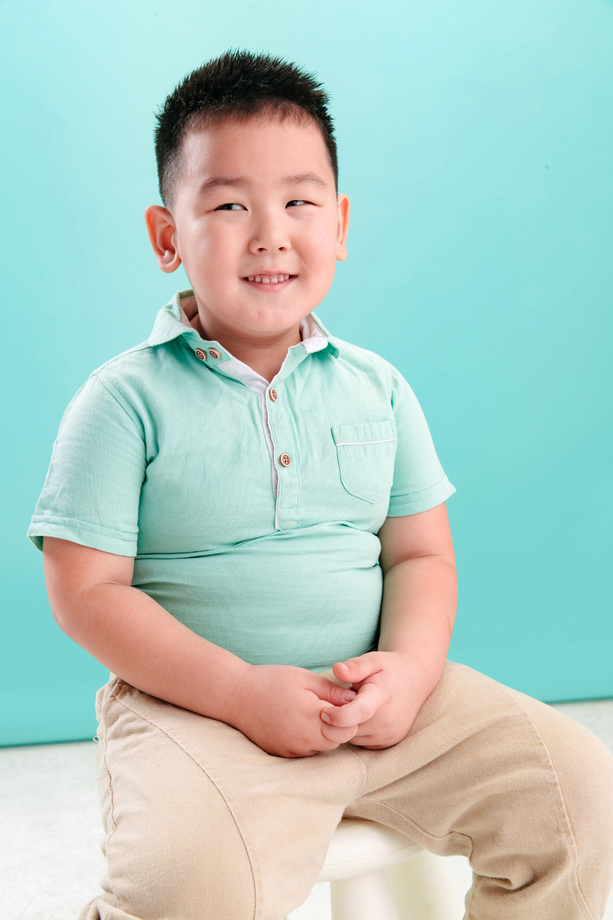 小男孩的可爱表情