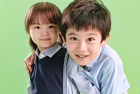 小男孩和小女孩