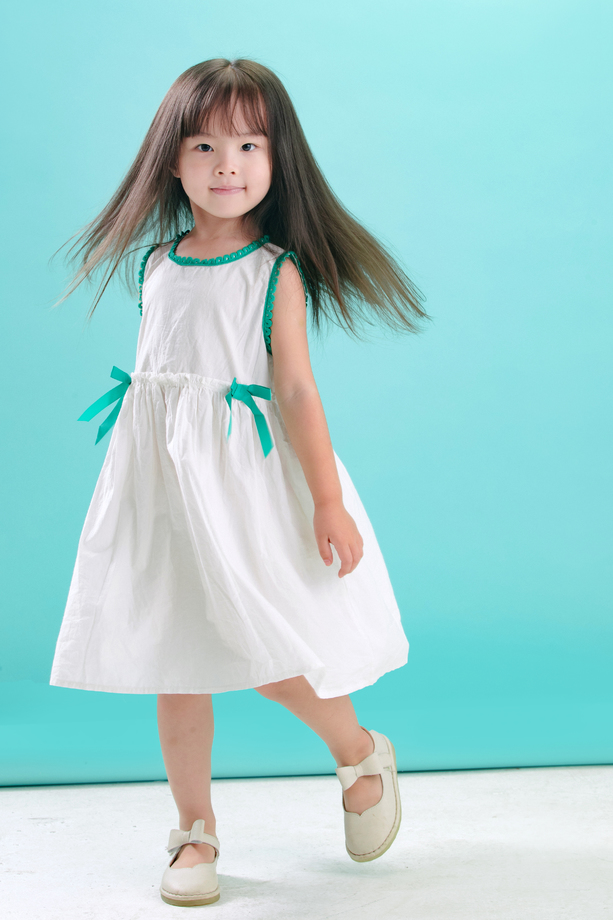 长发飘飘的可爱小女孩图片 长发飘飘的可爱小女孩图片