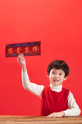 小男孩过新年