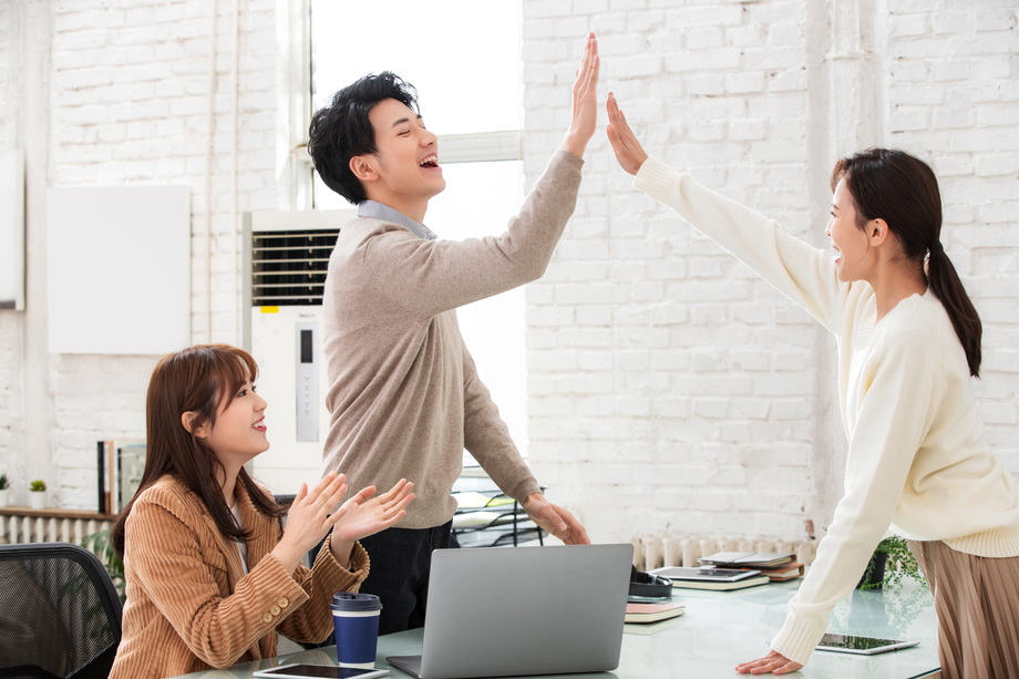 商务团队一起加油鼓励照片 商务团队一起加油鼓励照片