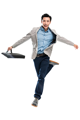 快乐跳跃的青年商务男士照片
