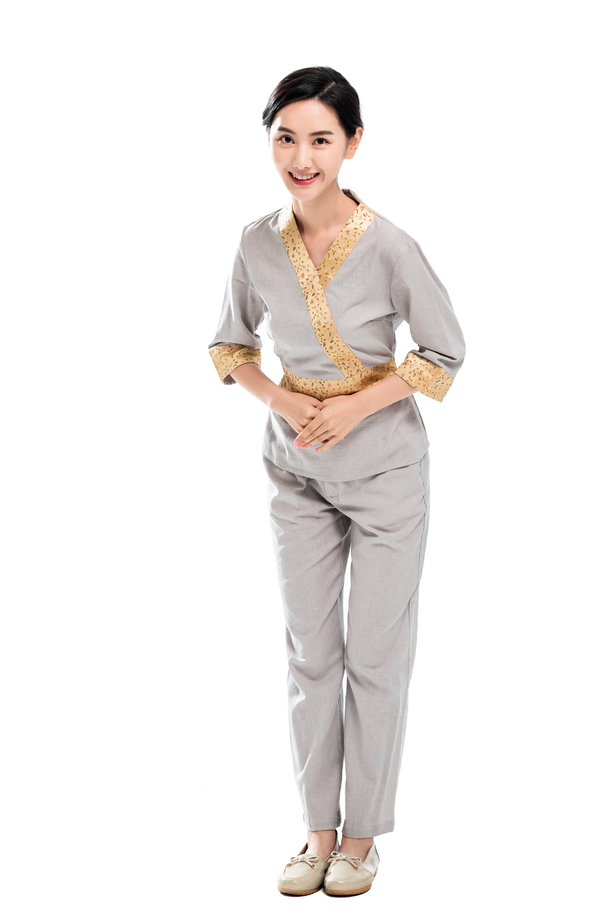 美容院里的青年美容师