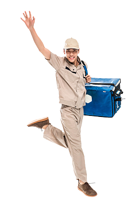 年轻的外卖快递员奔跑着送餐图片