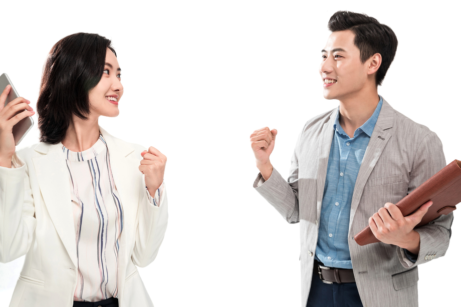 年轻商务人士欢呼庆祝图片