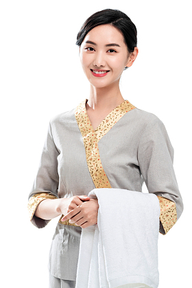 美容院里的青年美容师