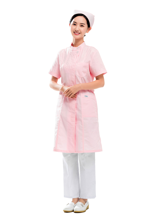 青年女护士肖像