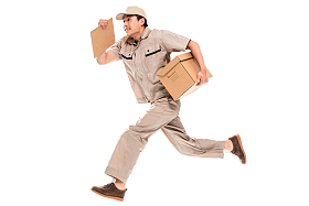 年轻的快递员奔跑着工作图片