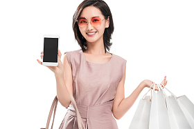 青年女性快乐购物