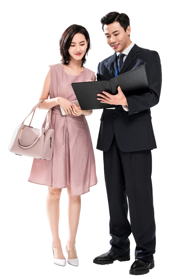 青年销售人员给顾客讲解图片 青年销售人员给顾客讲解图片