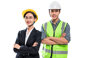 戴着安全帽的青年工程师图片