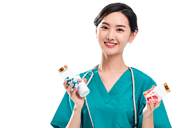 青年女医生拿着药瓶图片
