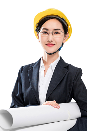 戴着安全帽的女工程师