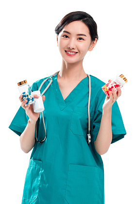 青年女医生拿着药瓶图片