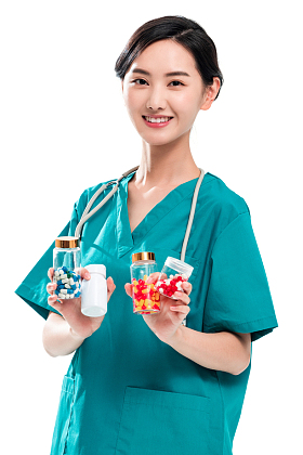 青年女医生拿着药瓶图片