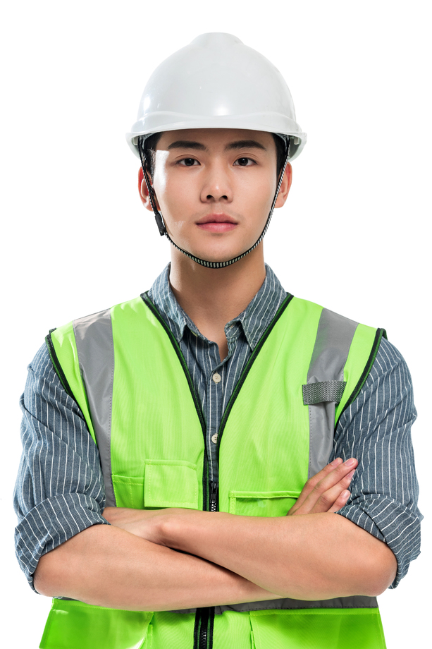 戴着安全帽的青年工程师图片