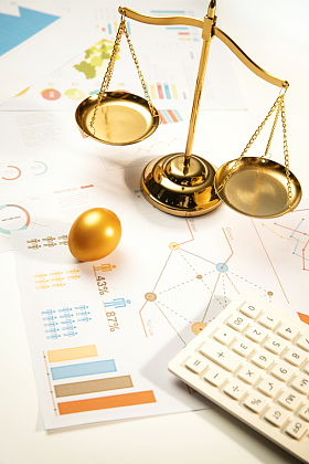 金融理财的数据分析和计算照片