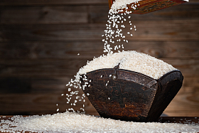 装满大米的木斗图片