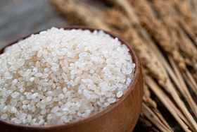 一碗大米和水稻图片