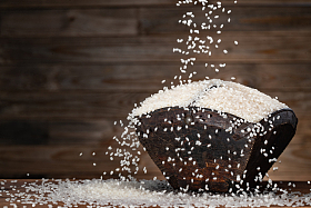 装满大米的木斗