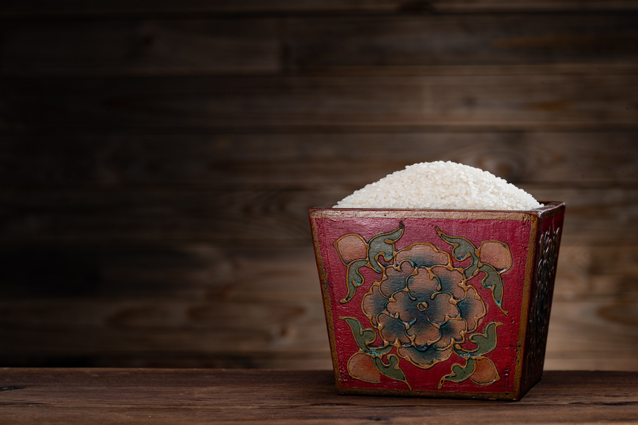 中国元素木盆装满大米图片 中国元素木盆装满大米图片