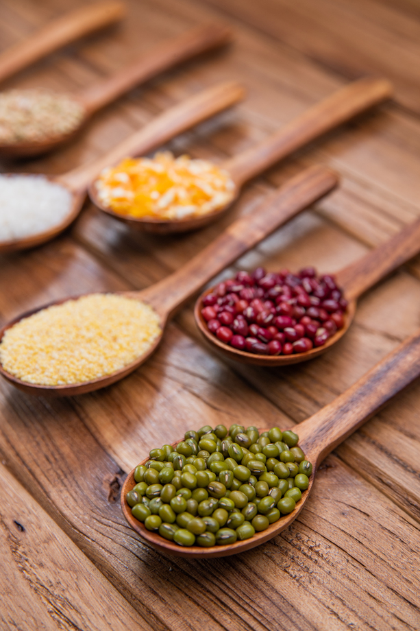 木匙盛着五谷杂粮图片 木匙盛着五谷杂粮图片