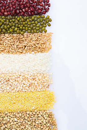 五谷杂粮组合平铺对比展示图