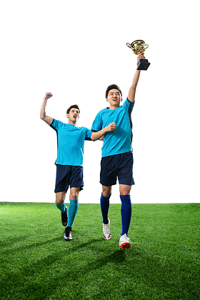 足球运动员欢呼获奖图片