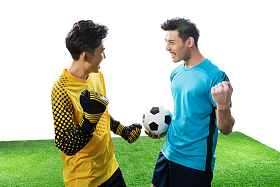 足球运动员庆祝获胜