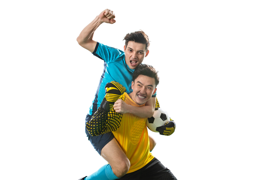 足球运动员庆祝获胜图片 足球运动员庆祝获胜图片