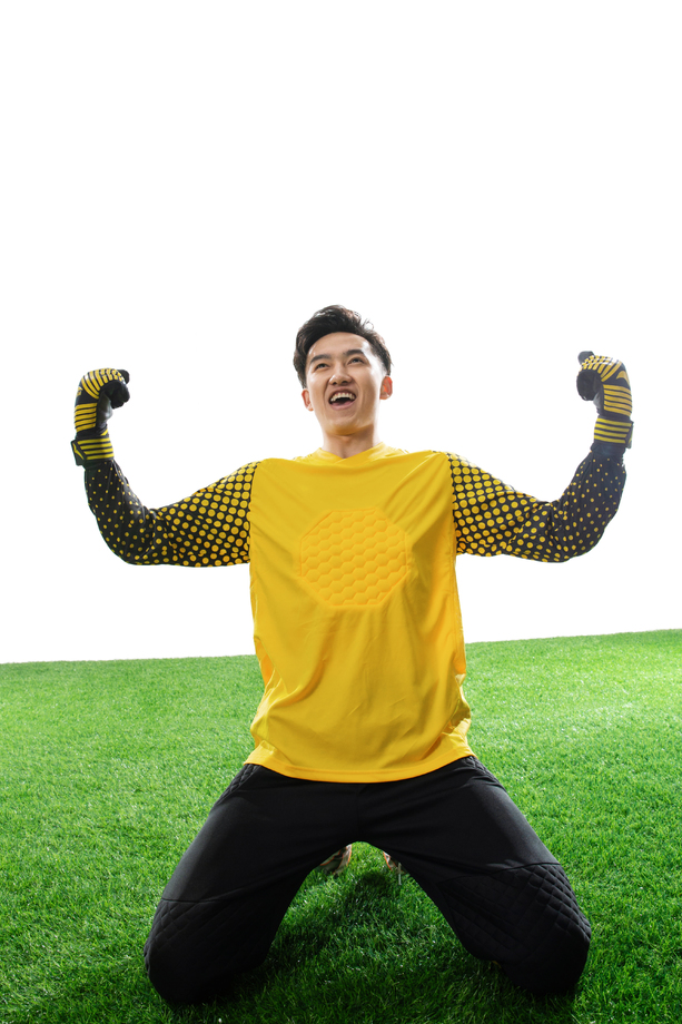 足球运动员庆祝获胜图片 足球运动员庆祝获胜图片