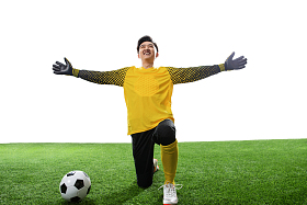 足球运动员庆祝获胜