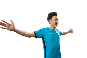 足球运动员欢呼获胜