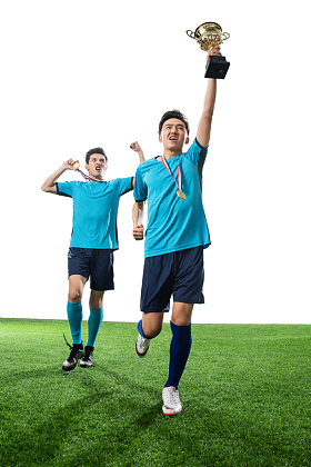 足球运动员欢呼获奖图片