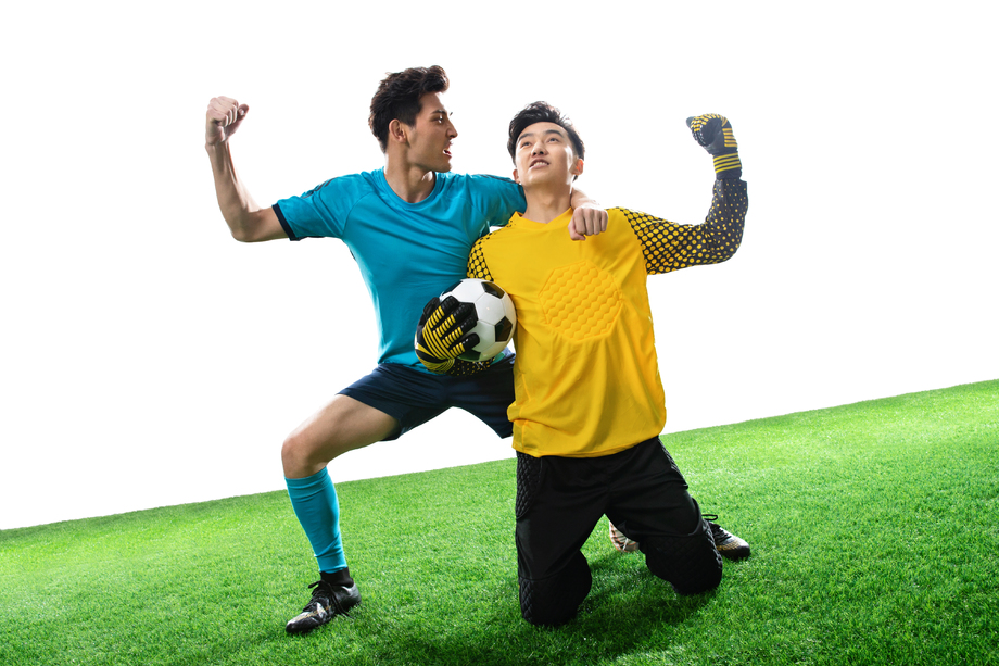 足球运动员庆祝获胜图片 足球运动员庆祝获胜图片