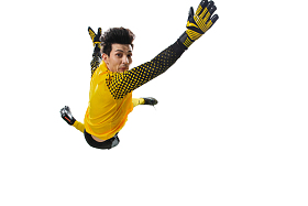 球场上扑球的守门员图片