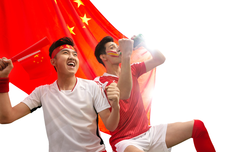 兴奋的球迷欢呼庆祝获胜