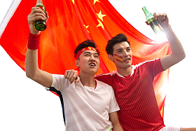 兴奋的球迷欢呼庆祝获胜图片