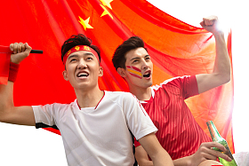 兴奋的球迷欢呼庆祝获胜图片