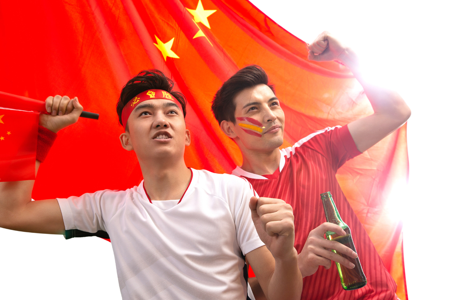 兴奋的球迷欢呼庆祝获胜图片