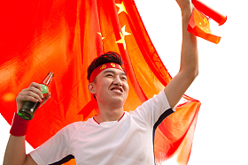 兴奋的球迷庆祝获胜照片