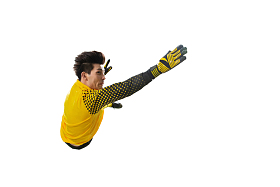 球场上扑球的守门员