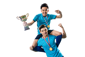 足球运动员欢呼获奖图片